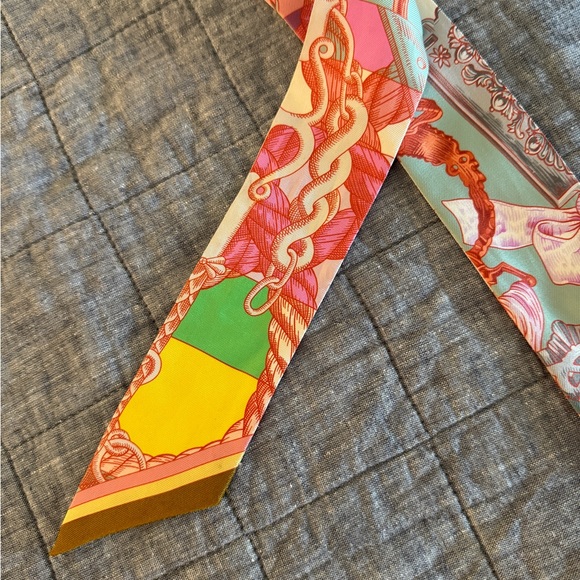 HERMES Twilly 100% Silk - Picture 5 of 6